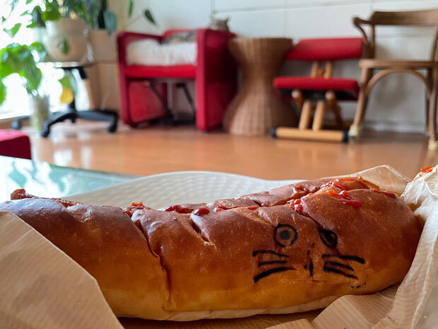 sumomo365_202105_Nekoneko_Pan_Hot_dog_01.jpg