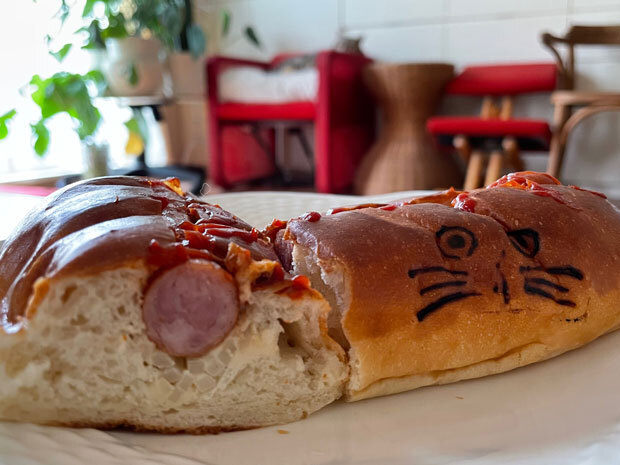 sumomo365_202105_Nekoneko_Pan_Hot_dog_03.jpg