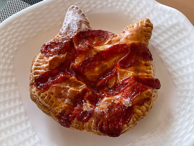 sumomo365_202106_Nekoneko_Pan_Apple_Pie_01.jpg