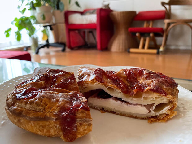 sumomo365_202106_Nekoneko_Pan_Apple_Pie_02.jpg