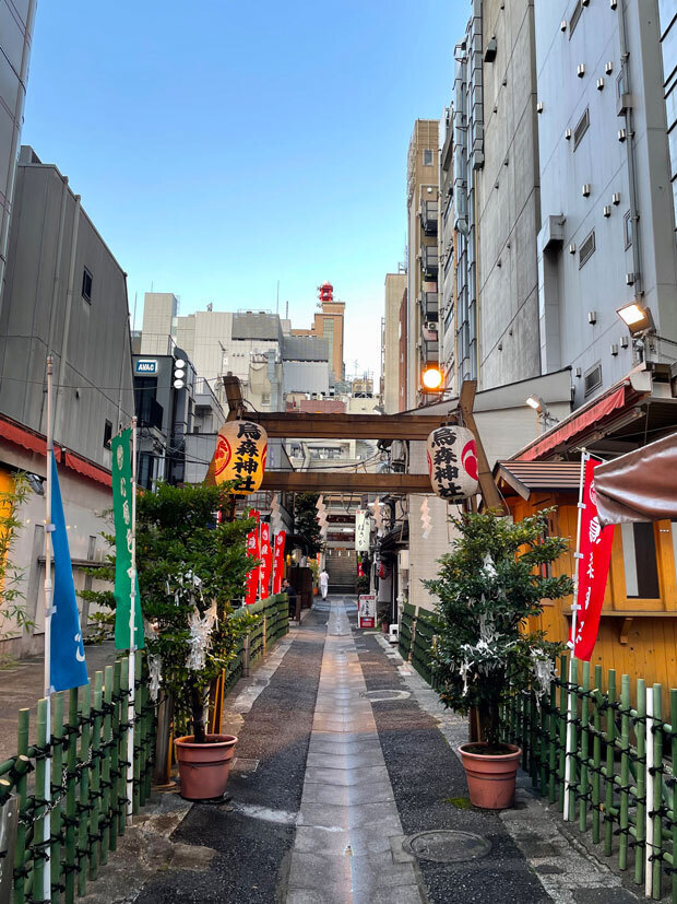 sumomo365_202110_Shinbashi_Karasumori_Shrine_00.jpg